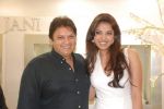 Sashi Ranjan at Varuna Jani store in Bandra,Mumbai on 10th Aug 2012 (35).JPG